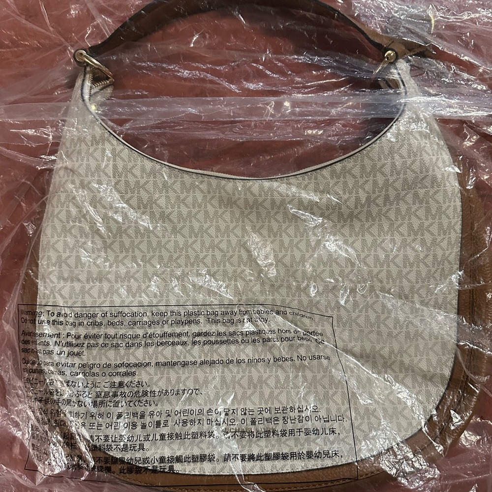 MK Handbag - Picture 2 of 6